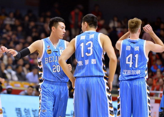 关于转折点辽宁本钢主帅复盘；NBA总决赛集结日攻防权衡；媒体盛赞；更衣室氛围转暖的信息